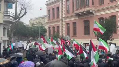  تجمع حمایتی مردم ترکیه در مقابل کنسولگری ایران