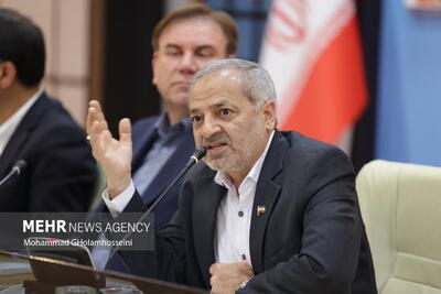 وزیر آموزش و پرورش با خانواده شهید محققی دیدار کرد