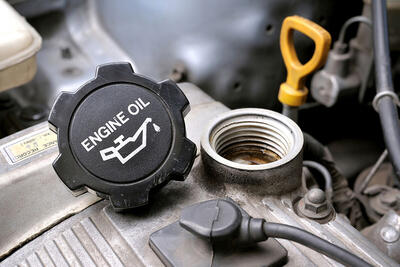 تفاوت روغن موتور ۱۰W-40 و ۲۰W-50؛ کدام انتخاب بهتری برای خودرو است؟ - پدال