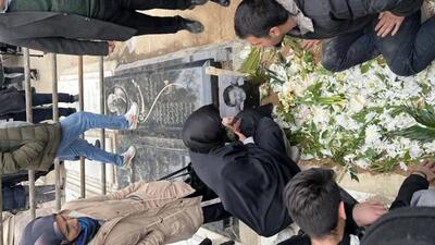  اولین عکس از مزار رضا رویگری در قطعه هنرمندان