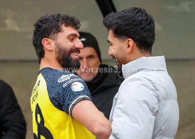 استقلالی جنجالی به سوی نیمکت پرسپولیس! (عکس)