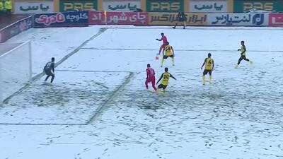 موقعیت سوزی عجیب ایگور سرگیف مقابل دروازه سپاهان