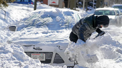 طوفان برفی برق ۷۰۰ هزار نفر را قطع کرد؛ لغو ۱۰ هزار پرواز
