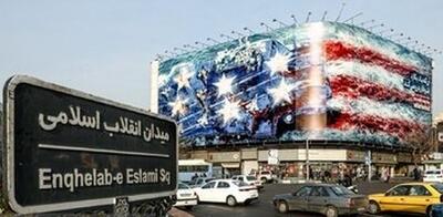  دیوار نگاره میدان انقلاب تهران با طرحی از ویرانی هواپیما‌های آمریکایی روی ناوها+ عکس