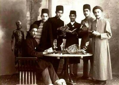  چند پزشک در یک بیمارستان و در دوره قاجار(عکس)