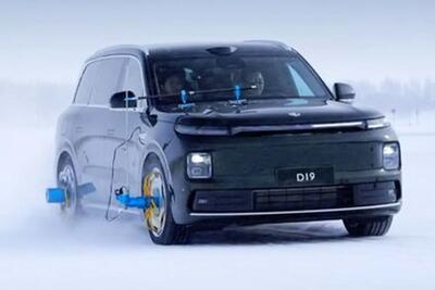  شاسی‌بلندی که با ترکیدن لاستیک هم کنترلش را از دست نمی‌دهد