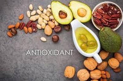  نقش آنتی اکسیدان ها بر محافظت از پوست در مقابل نور آبی و آلودگی محیطی