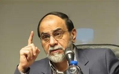  آرزوی رحیم‌پور ازغدی برای زوزه کشیدن ترامپ: اگر ترامپ را بگیرند، بازداشت کنند و دو کشیده به او بزنند، مانند سگ زوزه می‌کشد