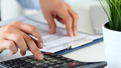 پرداخت پاداش و اضافه‌کار به کارمندان دولت مبتنی بر عملکرد می‌شود