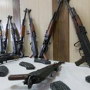 کشف بیش از ۳۰۰ قبضه سلاح جنگی در مرز‌ها