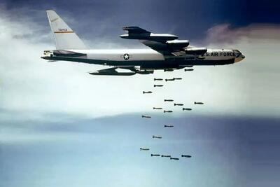  ادوات معاند؛ بمباران فرش وحشیانه‌ترین نوع بمباران که کل منطقه را با بمب فرش می‌کند!