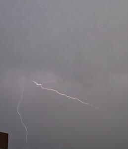  عکس: تصاویری از رعد و برق امروز در آسمان شهرکرد