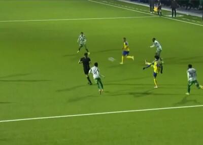 پاس ۳۵ متری (چسبیده به پا) از گوتو