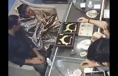  لحظه عجیب سرقت طلا با حرکات گمراه‌کننده یک زن و شوهر