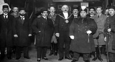  افتتاح مجلس پس از فتح تهران با حضور احمدشاه و نایب‌السلطنه‌اش (عکس)