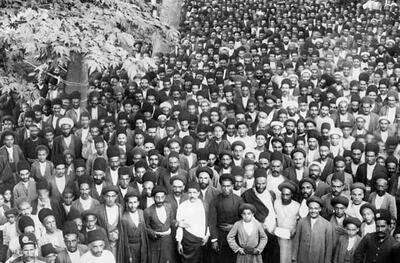  اجتماع مردم تهران برای تأسیس مشروطیت در دوره قاجار (عکس)