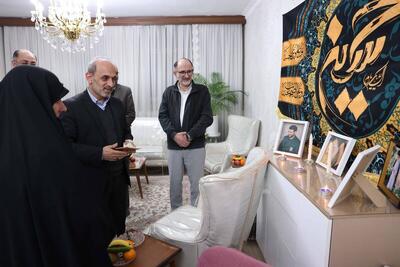 تجلیل رئیس رسانه ملی از خانواده شهیدان والامقام، ایوب و محمدحسن بلندی