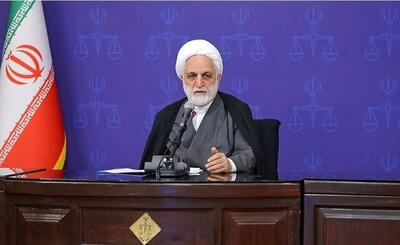 متاسفانه عده‌ای هنوز از گذشته عبرت نگرفته‌ و توصیه به مذاکره می‌کنند