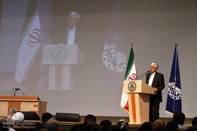 عارف: راهبرد اصلی ما جلوگیری از خام فروشی است