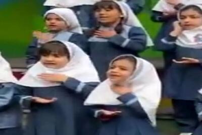  آواز اصیل؛ دختر ریزه انقد احساسی با ژست خاص آهنگ محمد اصفهانی رو لب خونی کرد مات میشی