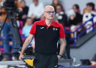 سرمربی لوبه به سیم آخر زد: برای هواداران متاسفم