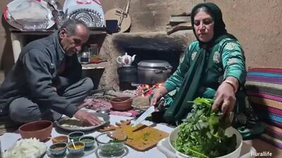  پخت قورمه سبزی سنتی در یک روستای کوهستانی ایران