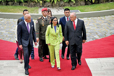 «دلسی پینگ» بر لبه تیغ