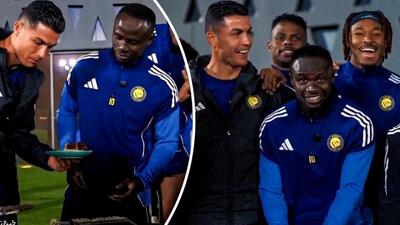 جشن رونالدو برای یکی از هم‌تیمی‌ سنگالی‌اش/ کیک عجیب این جشن را ببینید + فیلم