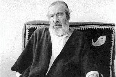  جلال‌الدین همایی؛ ادیبی که مقبره صائب تبریزی را کشف کرد