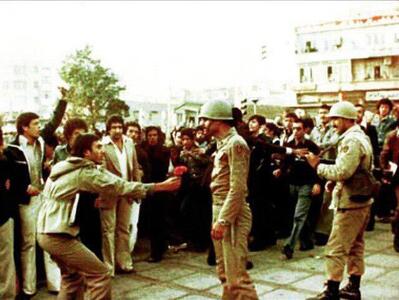  تحریف «گل بر گلوله»‌ توسط پهلوی‌چی‌ها