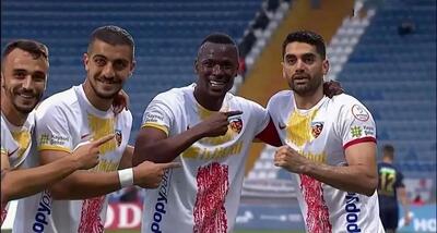 علی کریمی در راه تراکتور