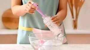  روش از بین بردن جرم، پاک کردن و شستن داخل بطری شیشه ای