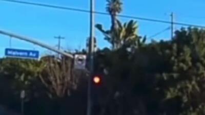  زنده ماندن معجزه آسای نوزاد یک ساله ای که از یک خودروی در حال حرکت بیرون افتاد