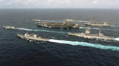 نزدیک ناو آمریکا شدیم و علامت هم زدیم و آنها ندیدند