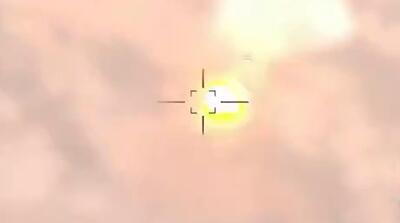 لحظه اصابت دقیق موشک جدید ضد کشتی ایران