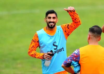 علی خدادادی در لباس سپاهان+ عکس