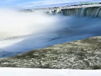  آبشار معروف نیاگارا در حال یخ زدن