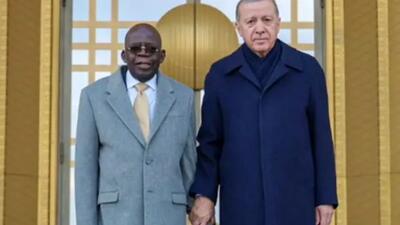  لحظه زمین خوردن رئیس‌جمهور نیجریه در کنار اردوغان