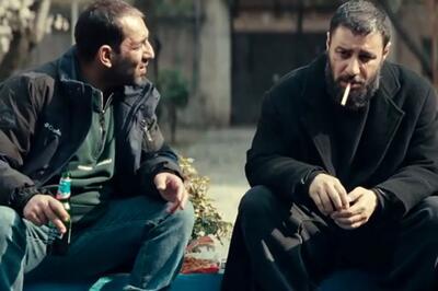 رفیق جواد عزتی که این روزها بالاتر از او ایستاده است