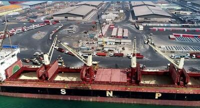 آغاز تخلیه بیست‌و‌چهارمین کِشتی کالای اساسی در بندر شهید رجایی/ واردات بیش از ۸۸۶ هزار تُن گندم