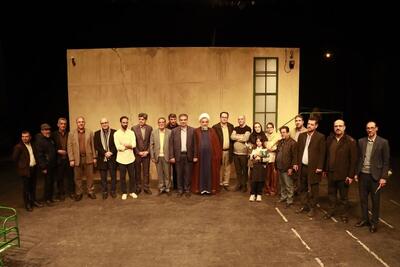 «بی‌تابستان» با حضور استاندار مرکزی و مدیرکل هنرهای نمایشی بر روی صحنه اجرا رفت