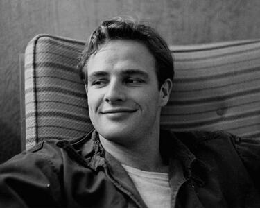  چرا خندیدن به خود، نشانه قدرت است؟