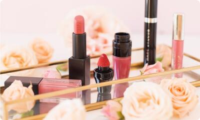 پرطرفدارترین رنگ رژ لب بین دختر خانم‌ها چیست؟ - چی بپوشم