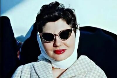  تصویری از ثریا اسفندیاری در تولد 69 سالگی‌اش، تیر ماه سال 1380 - چی بپوشم