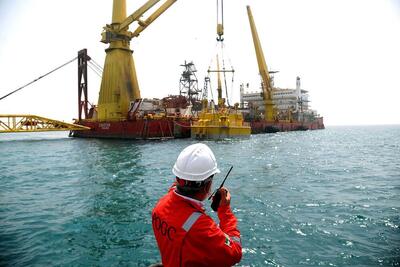 وال‌استریت ژورنال: ایران نفت بیشتری صادر کرده ولی درآمد کمتری داشته است