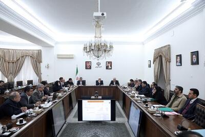 ضرب‌الاجل عارف به دولتی‌ها درباره خسارات جنگ و اعتراضات