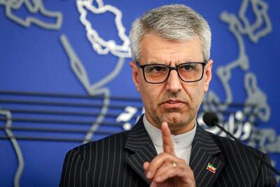 نشست داغ سخنگوی دستگاه دیپلماسی ایران؛ از اعزام ناوگان آمریکایی تا ادعای ارسال پیام به ترامپ