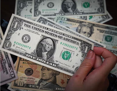 قیمت دلار در بازار آزاد امروز چهارشنبه ۸ بهمن ۱۴۰۴/ بازار ارز عجیب شد! +جدول