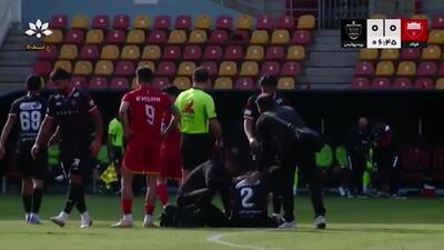 مصدومیت و تعویض عالیشاه در ابتدای بازی مقابل فولاد + ویدئو