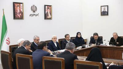 تاکید عارف بر حفظ سرمایه و قدرت خرید مردم/ آرامش در بازار پول و سرمایه برقرار است